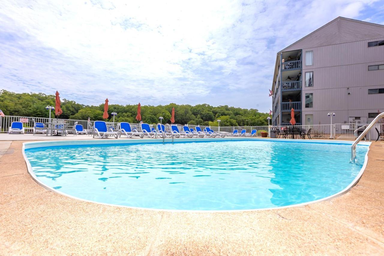 B Lakefront! Remodeled, Boat Slip, Patio Views, Pool, Boat Ramp, Wifi Osage Beach Exteriör bild